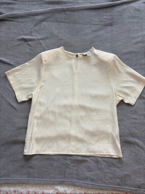 Light Cream/White Short-Sleeve Women's Blouse Alyssa Carr
